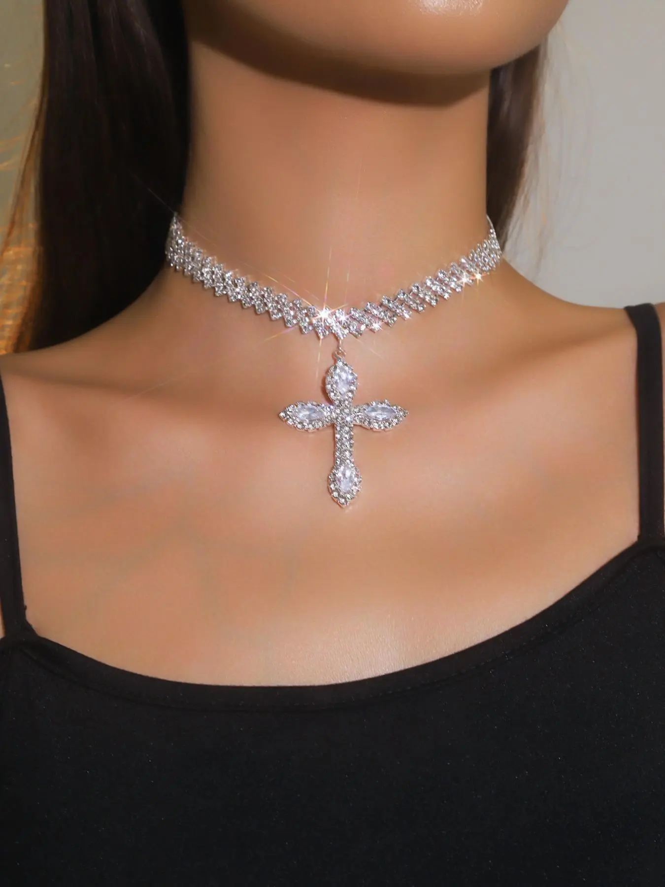 Rhinestone Cross Pendant Choker, Elegant Prom Glittering Necklace for Party, Daily Clothing Decor, Trendy All-match & Exquisite Jewelry for Birthday Gift, Bling Chain Stylish Accessory