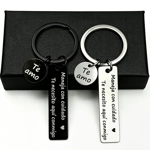 Stainless Steel Metal Keychain Spanish Drive Safe Accessory - "Maneja con Cuidado Te Amo Te Necesito Aqui Conmigo" Keyring, Romantic Daily Gift for Driver Partners, Ideal for Father's Day with Jewelry Box Compatibility