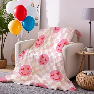 Pink Wavy Checkered Love Smileys Flannel Blanket | Bed, Sofa, Camping, Car & Cinema  Christmas, Valentine's & Holidays