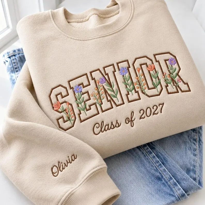 Personalized floral sweatshirt "Class of 2027", crew neck sweater embroidered "Class of 2027", graduation gift with personalized name on the sleeve