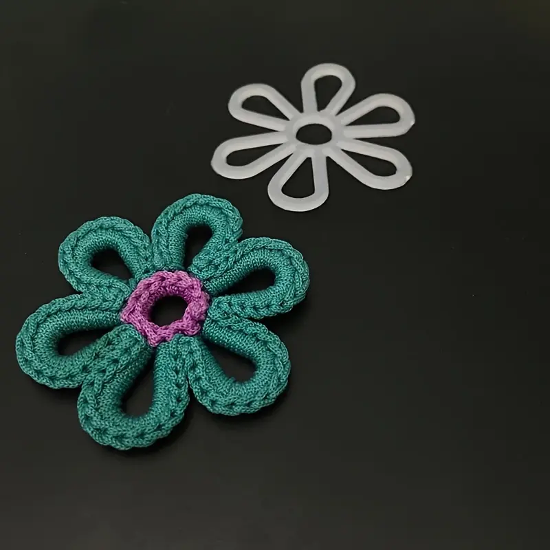 30pcs White Plastic Chrysanthemum Crochet Charms, DIY Handmade Six-Petal Flower Embellishments for Knitting and Crafting Accessories