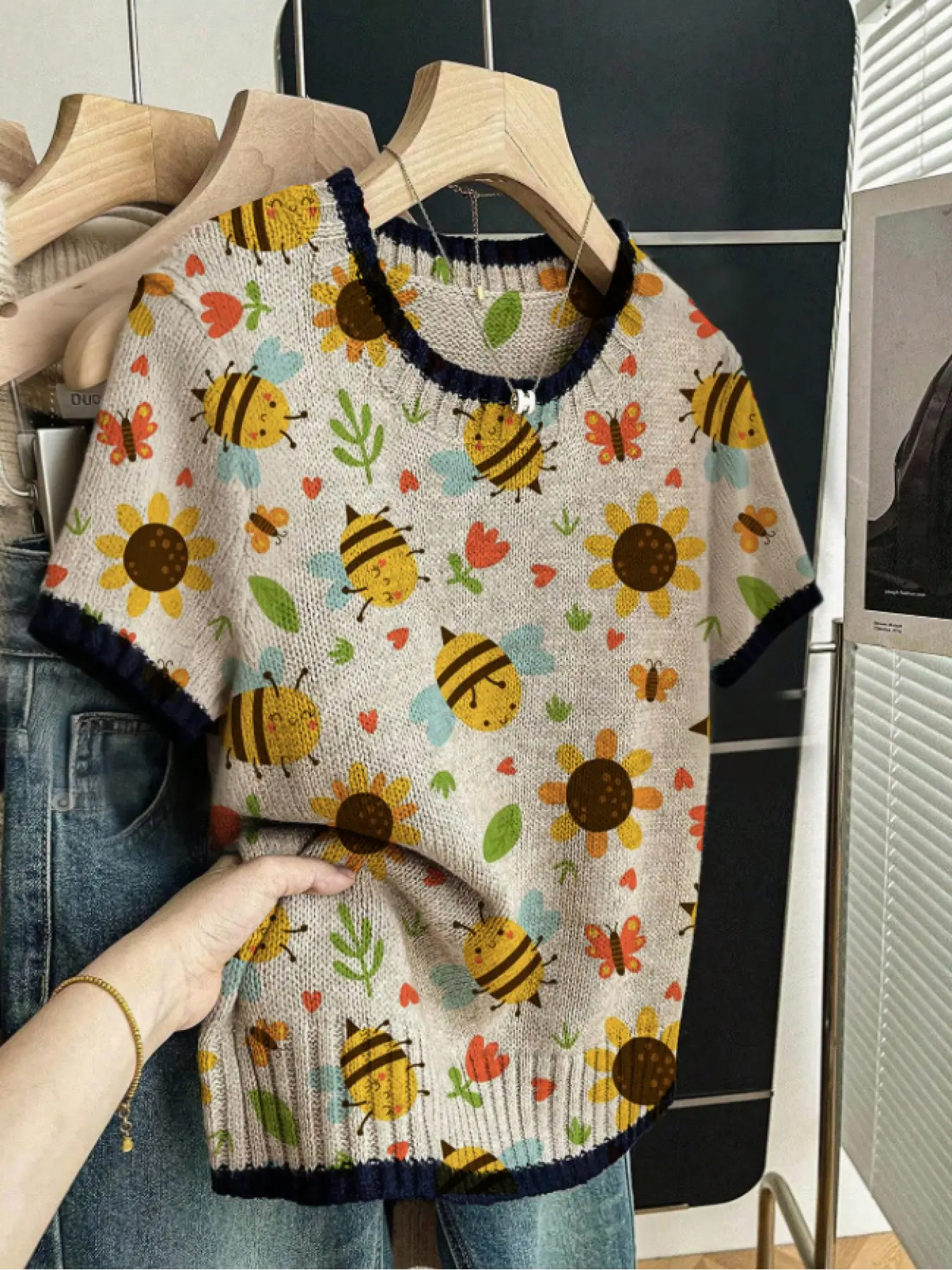 Floral Cartoon Bee Print Round Neck Fitted Sweater, Casual Short Sleeve Knitwear for Spring Summer Fall, Comfortable Warm Women's Clothing