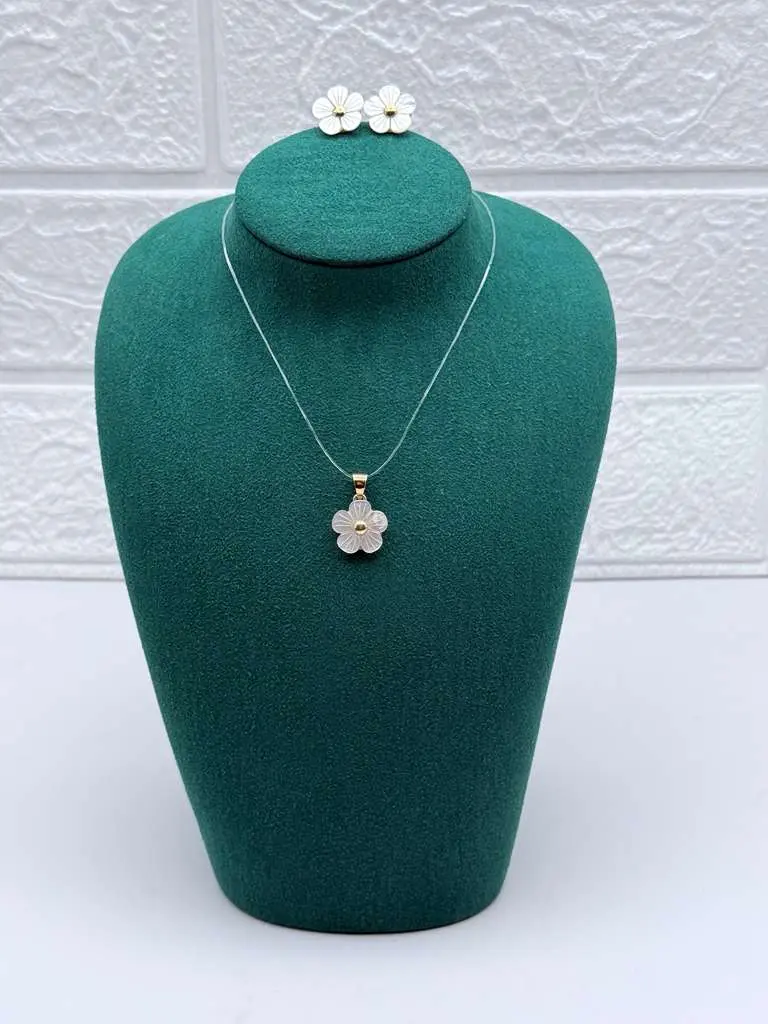 950 Silver Pendant + Earring Set with flower carved in natural mother-of-pearl, 950 sterling silver and 18k gold plated