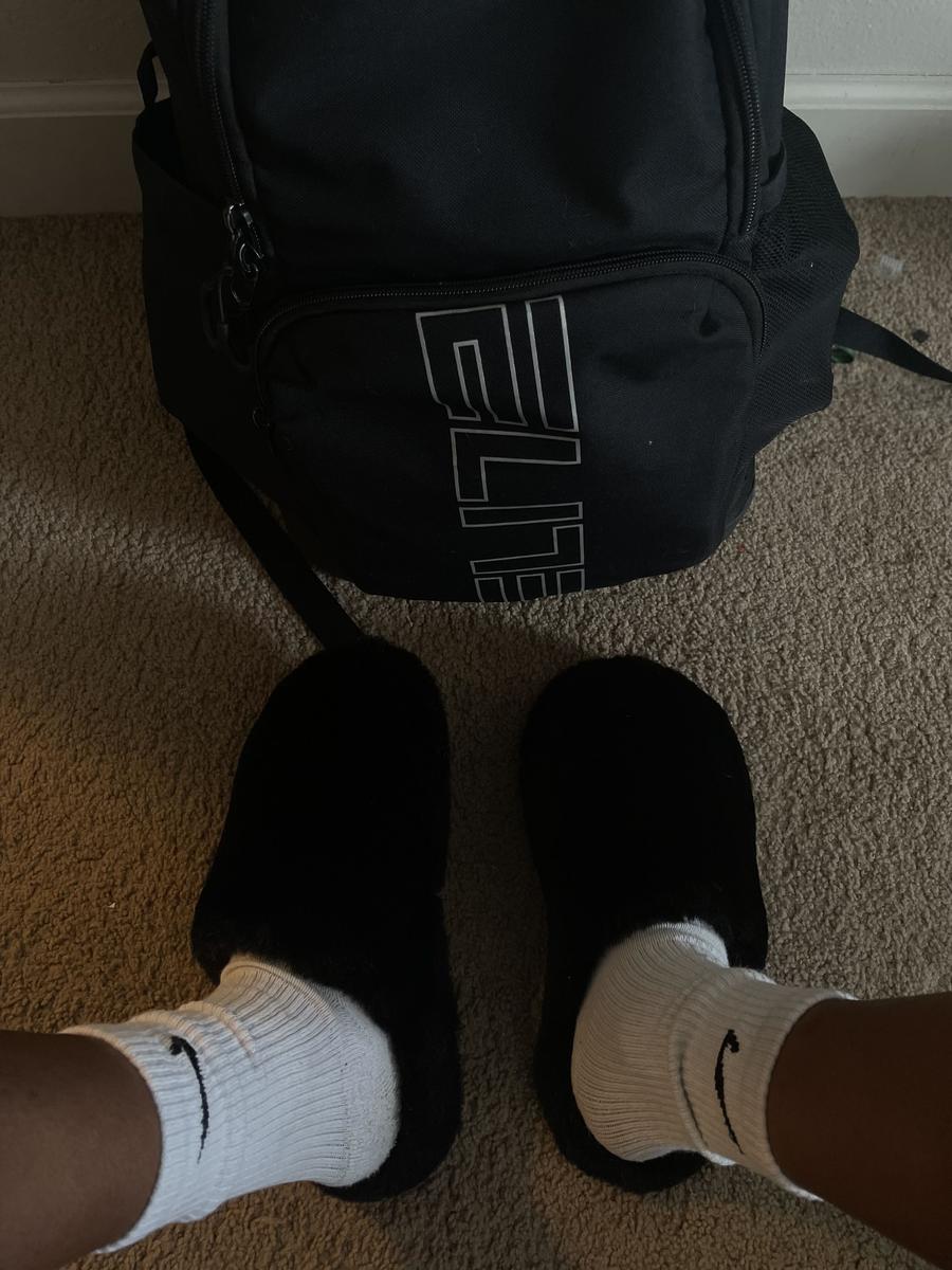 Item: Black, 8 Medium