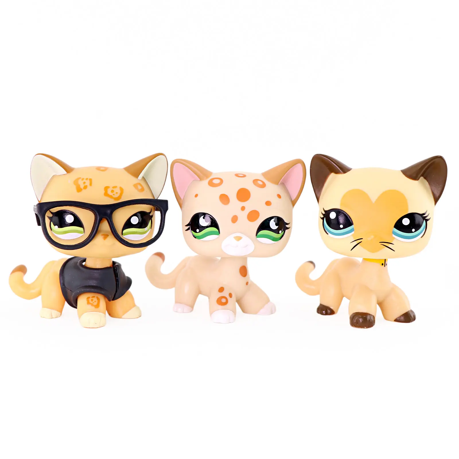 3 Pcs Kawaii Big-Eye Spotted Kitten Figurines Set with Accessories, Mini Cartoon Collectible Figures, Cute Animal Desktop Ornament Toy Gift for Cat Lovers, Room Decor