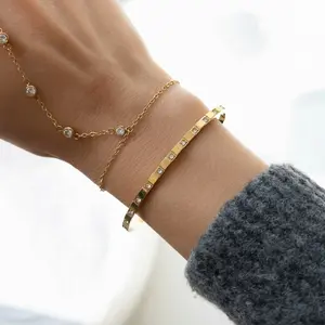 EVRY JEWELS Gold or Silver Plated Stainless Steel Women's Hypoallergenic Halo Click Bangle Bracelet