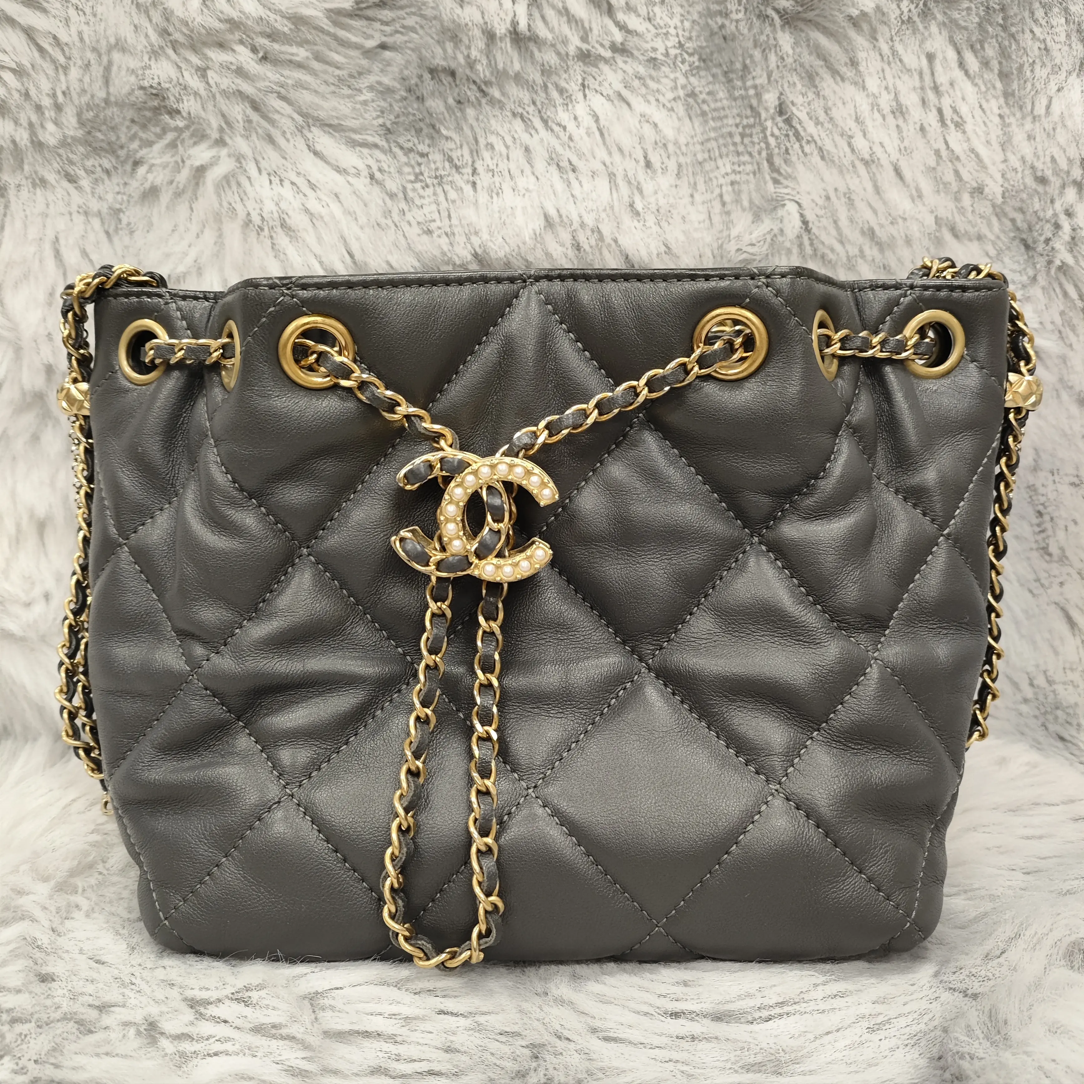 Pre-owned CHANEL leather Crossbody Bags Grey Lambskin Drawstring Bucket Bag XiaoTang0198
