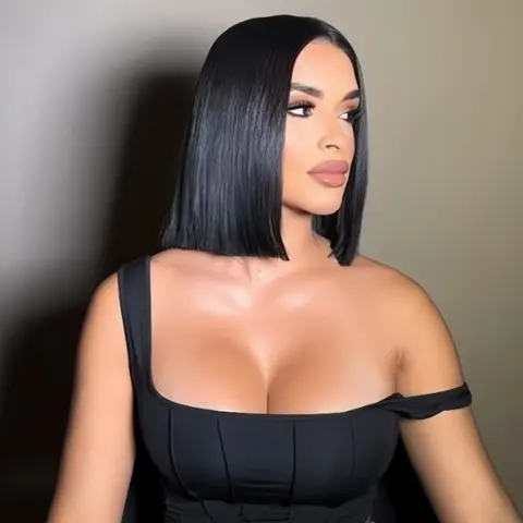 VIPbeauty Bob Wig 250% Density Blunt Cut Bob Wig 2*6 Lace Front 12 Inches Bob, Pre Cut Plucked Transprant Lace Short Wig Ready To Go Natural Black Color#SohoChic