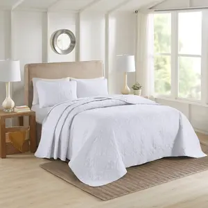 360 Stand 3-Piece King/California King Oversized Medallion Quilted Hypoallergenic Reversible Lightweight Microfiber Bedspread Set, 510 Design 5DS13-0293, 120x118x0.25 in, White, Transitional Bedding
