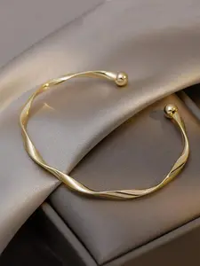 Elegant Twisted Design Bracelet, Wedding Bride Chain, Ladies Mobius Ring, Simple Fashion Bracelet, Women's Stylish Accessory, Fashionable Bracelet