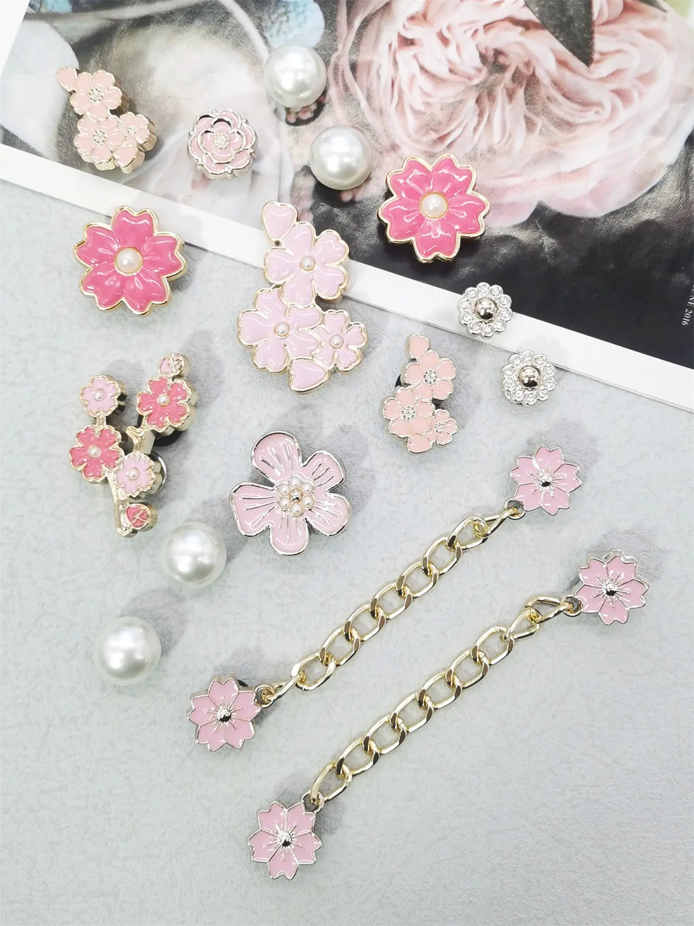 16PCS Cherry Blossom Resin Shoe Charms Pink Flowers Chains DIY Decorations Removable Clogs Shoes Buckles Accessories Shoe Clips Decor Fit Women Sandals Slippers Valentine Festival Gifts, Decorative Shoe Accessories, Shoe Embellishment Set, Footwear