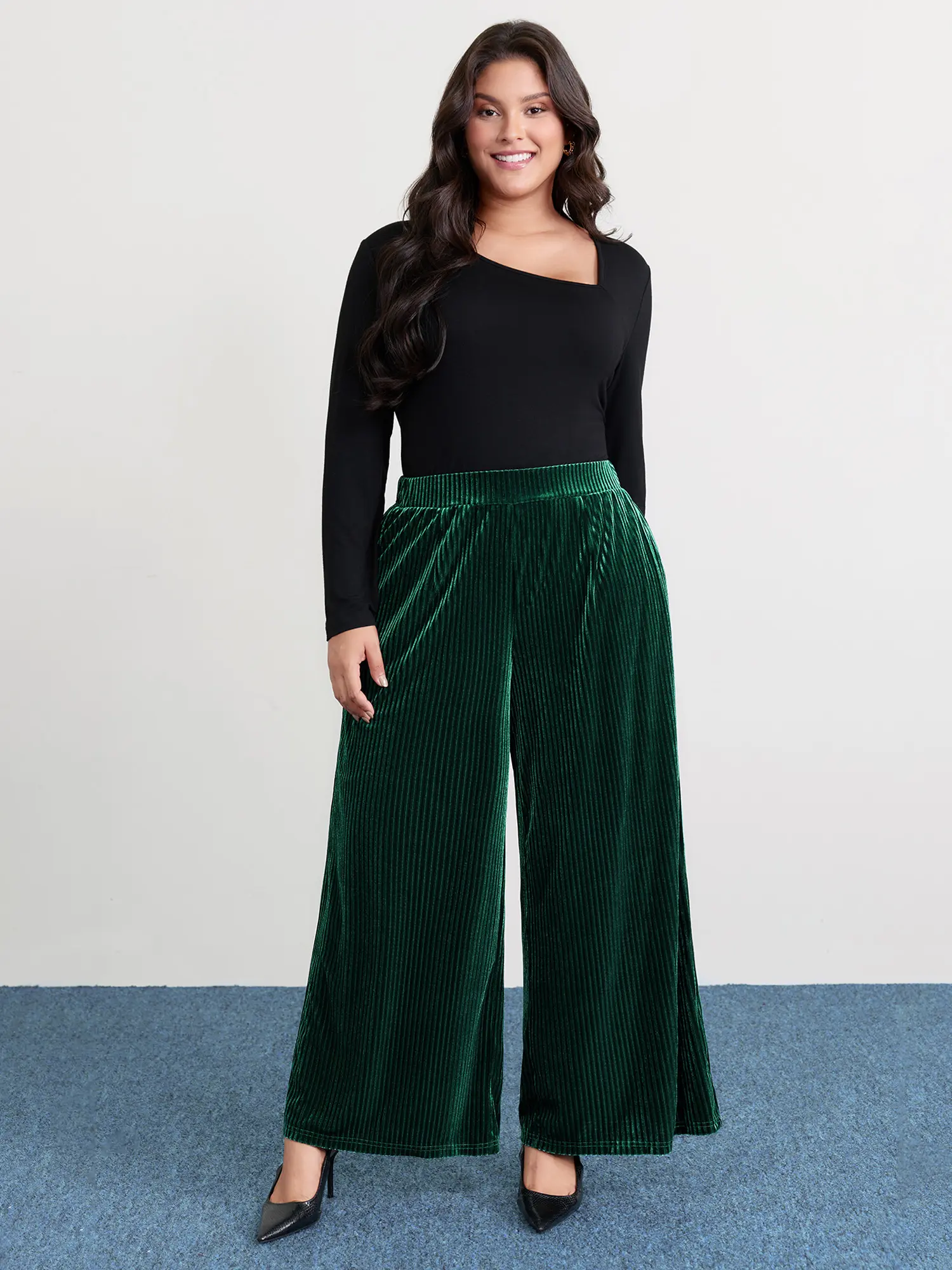 BloomChic Women's Plus Size Timeless Wide-Leg Bottoms, Textured Polyester Blend with Pockets, Mid Rise Flowing Fit - Plus Size Basics, Classic, Textured Fabric, Curvy Pants, Machine Wash, Wide-Leg Pants, Low Stretch, Loose-Fitting, Slanted Pocket, No, Dai