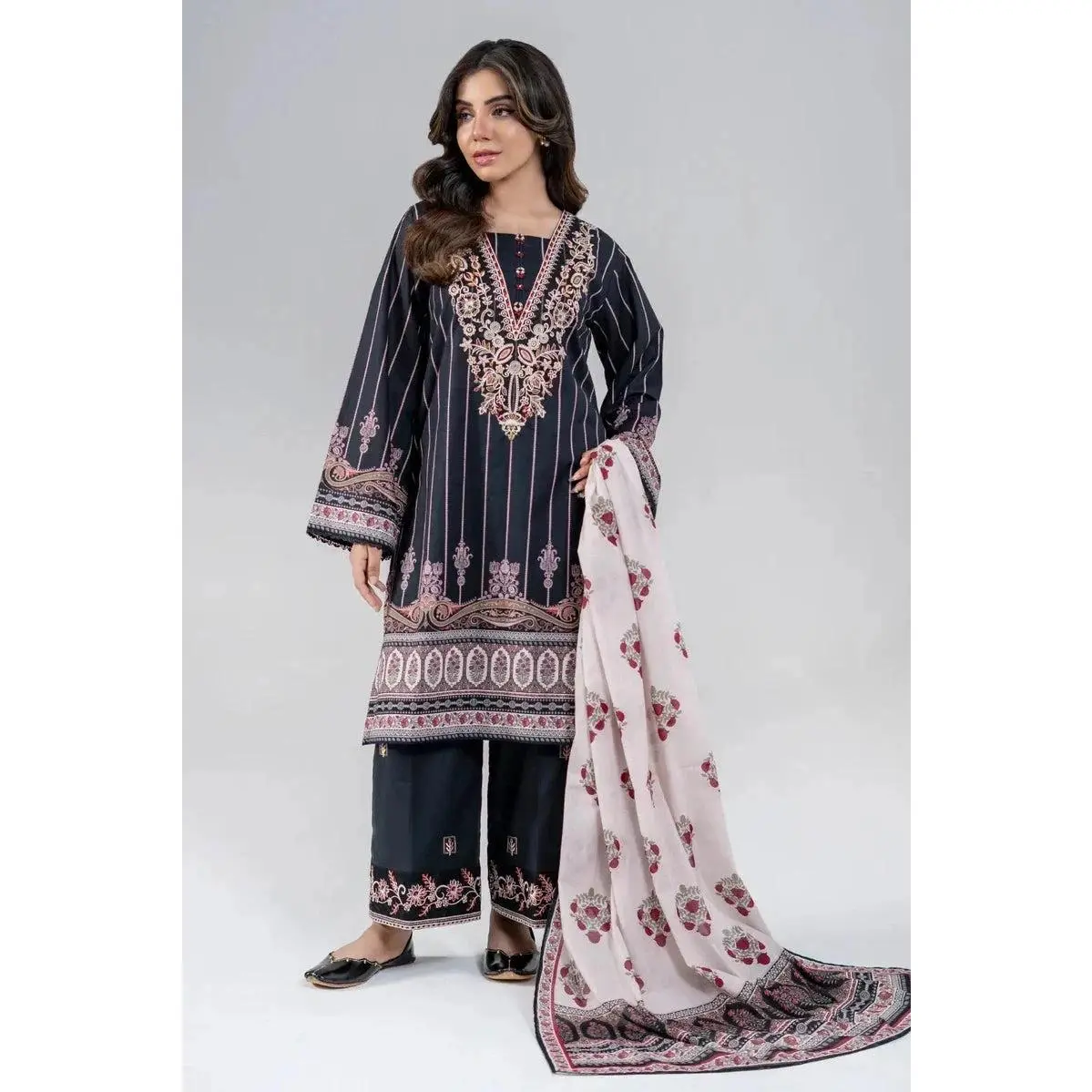 Women's 3PC Stitched Printed Lawn Suit, Breathable Shirt & Matching Clothes for Elegance | KL-3974