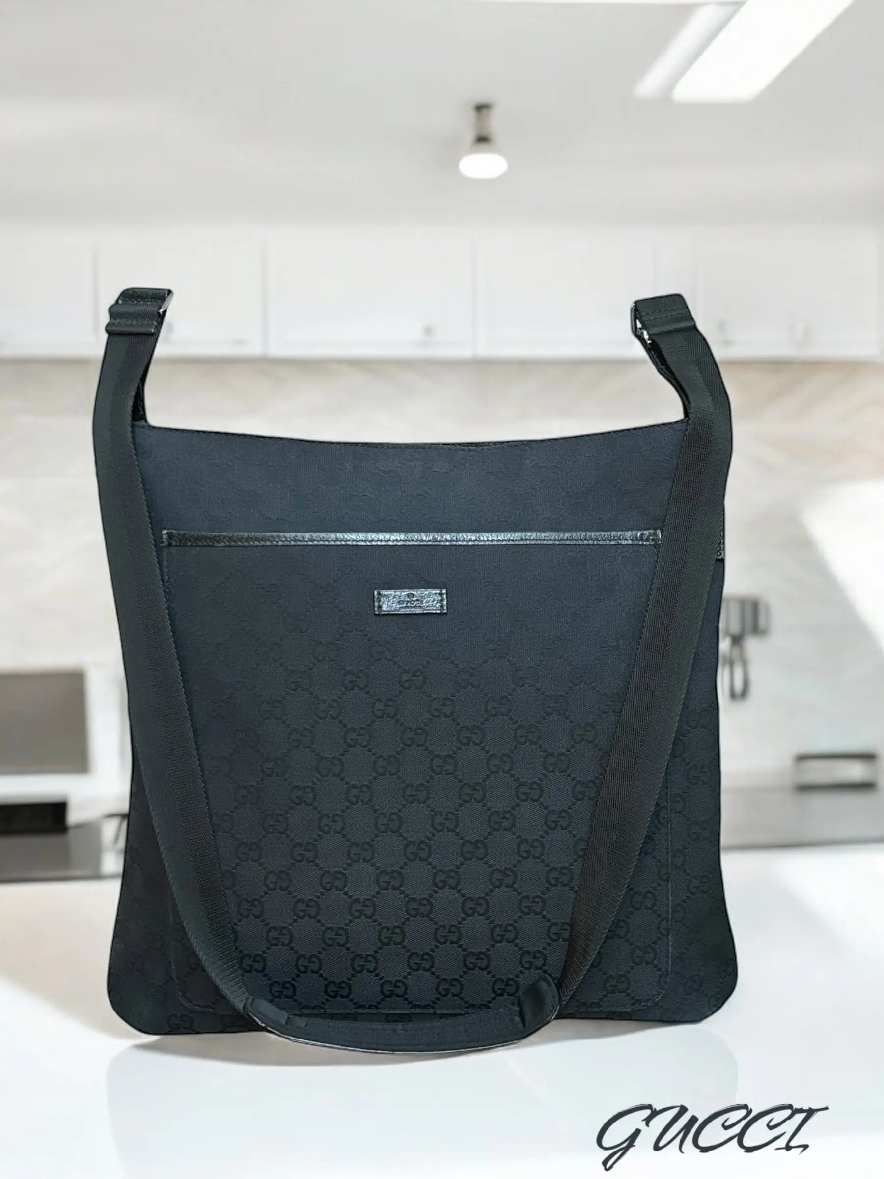 Pre-owned GUCCI Canvas Shoulder Bags GG Medium Messenger Bag with Gunmetal Hardware and Leather Trim Embellishments