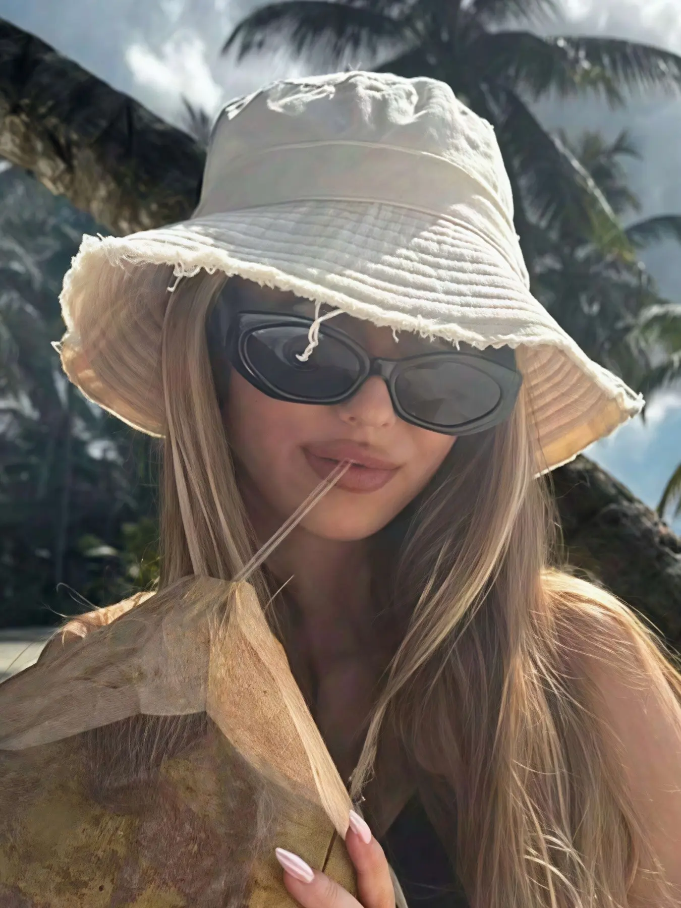 1pc Women's Drawstring Trim Outdoor Bucket Hat, Adjustable Chin Strap Design, Distressed Finish, Soft Fabric, Sun Protection, Windproof, Fashionable, Suitable For Travel, Beach, Vacation, Casual Daily Use, Sunscreen Hat
