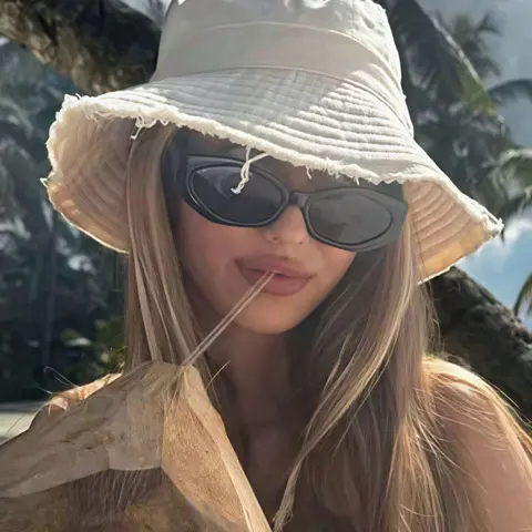 Women's 1pc Fashionable Drawstring Outdoor Bucket Hat, Adjustable Chin Strap, Distressed Finish, Soft Fabric, Sun Protection Windproof Hat, Suitable for Travel, Beach, Vacation and Casual Daily Use, Sunscreen Hat