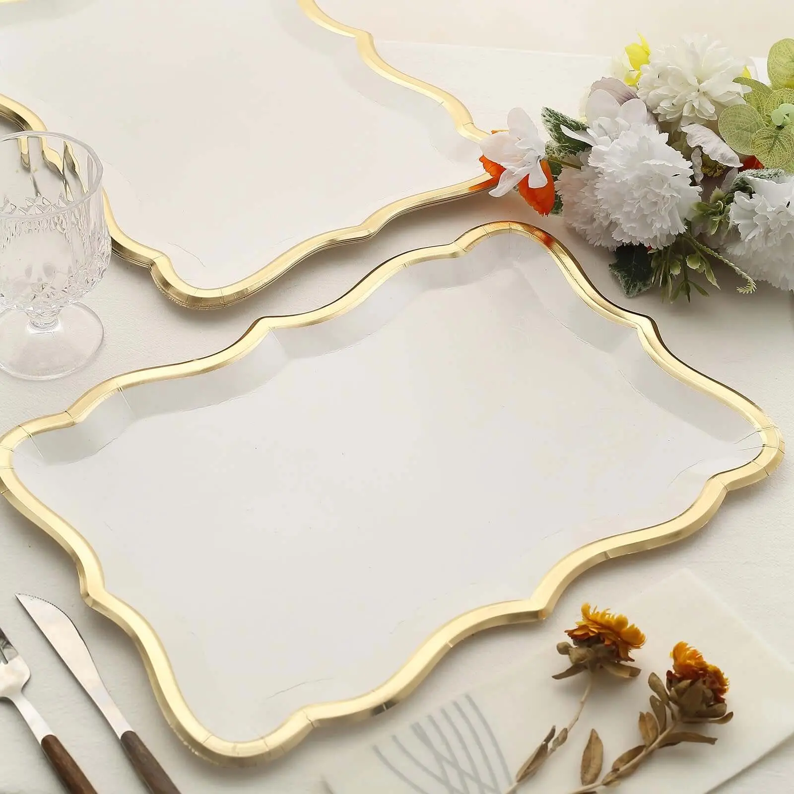 10-Pack Rectangular Paper Trays, 14"x10" White Plates with Gold Rim, for Wedding Use & Party Tableware