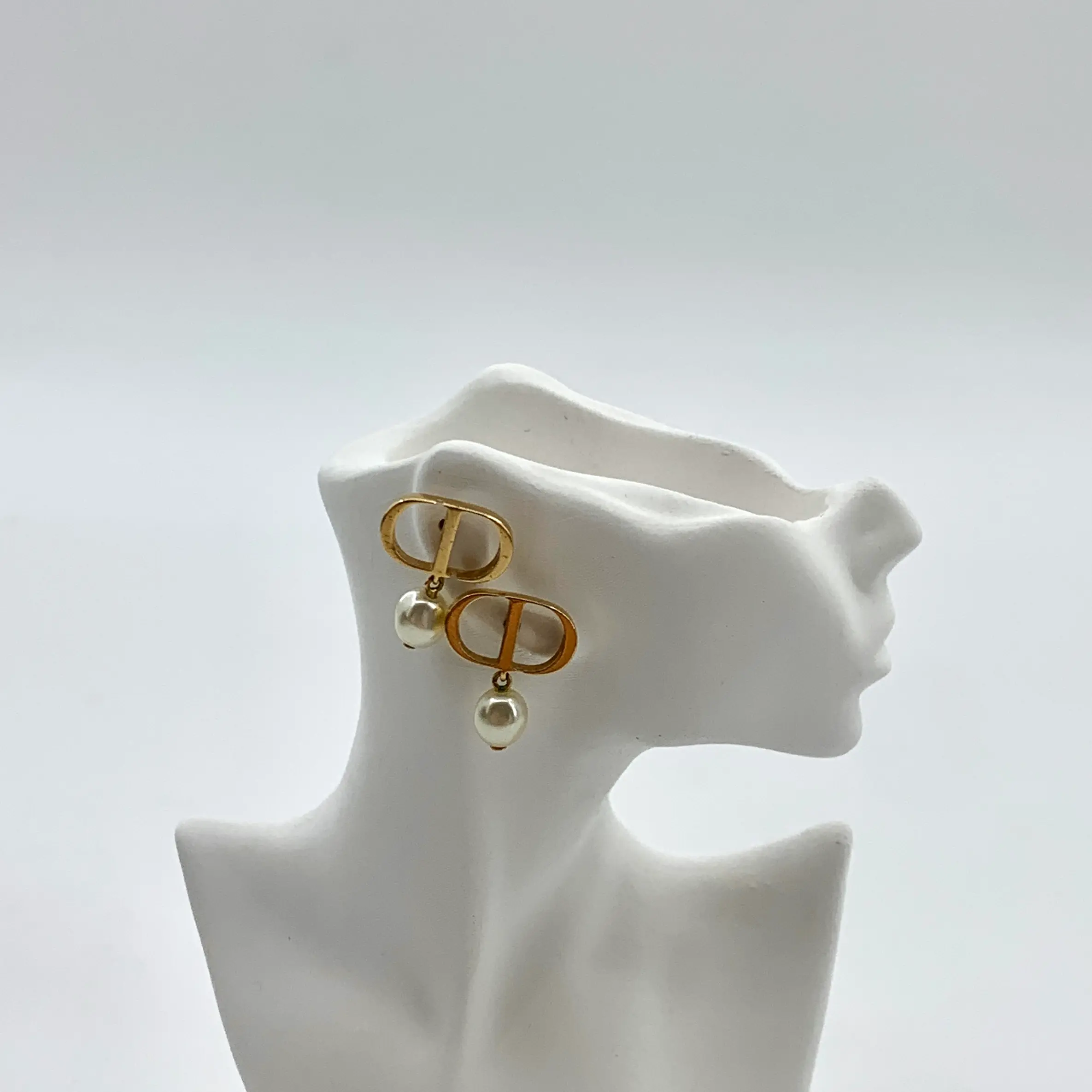 Pre-owned RDLT Dior Gold CD Logo Pearl Drop Earrings H36967