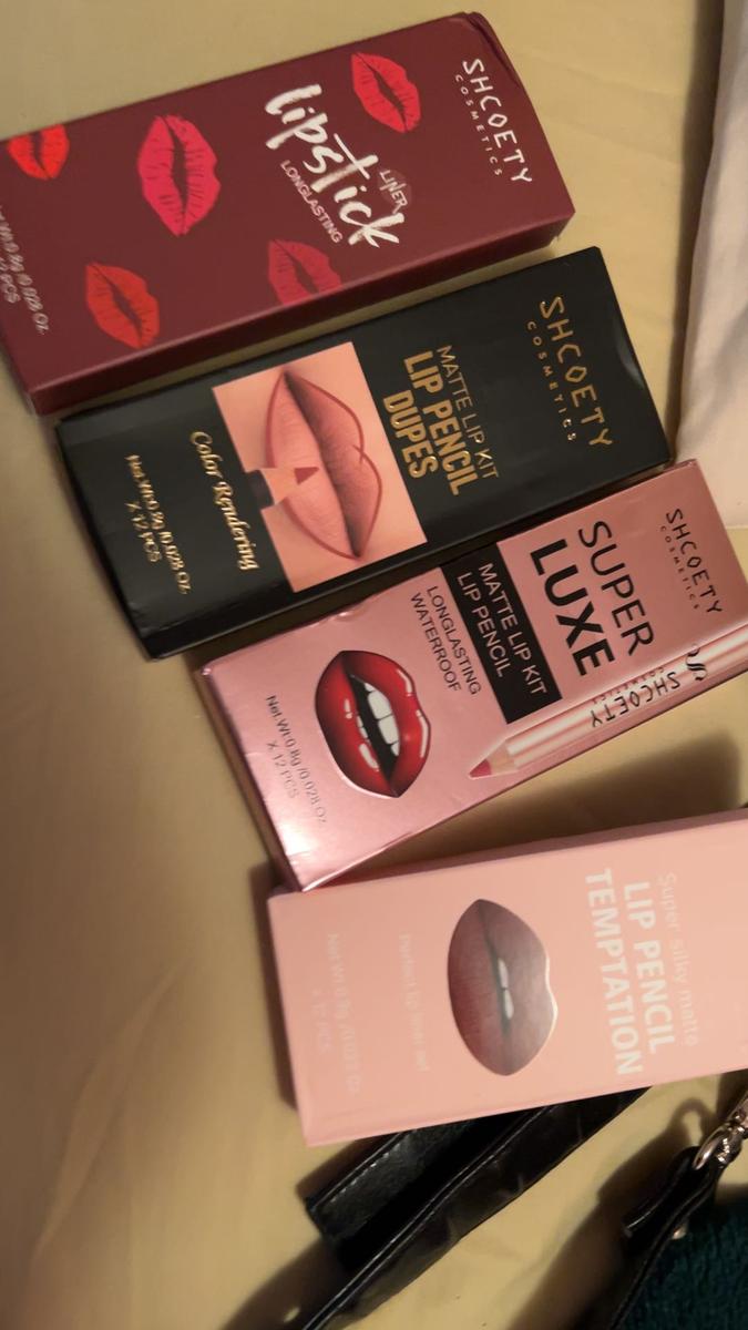 Item: 48 color lip liner, one-size