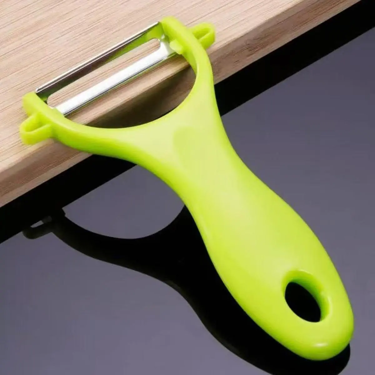 Kitchen Plastic Peeler, 1/2 Counts Lightweight Easy To Use Peeler, Veggie Peeler, Household Kitchen Tool for Removing Fruit & Vegetable Skin, Kitchen Peeling Utensils, Utensils, Kitchen Gadgets, Vegetable Peelers for Kitchen