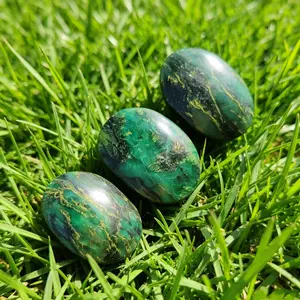 Natural Emerald Palm Stone Hand-polished Healing Crystal Pocket Stone Crystal Decor Collection Gift