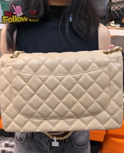 Pre-owned CHANEL 14336514 jumbo beige gold hardware