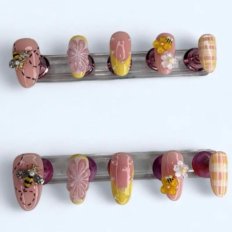 Custom press on nails reusable 10 piece set comes with applicationtion kit.