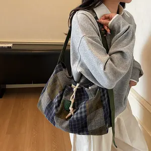 New stylish Korean-style ins retro geometric patchwork plaid tote bag for women, lightweight and large-capacity crossbody bag