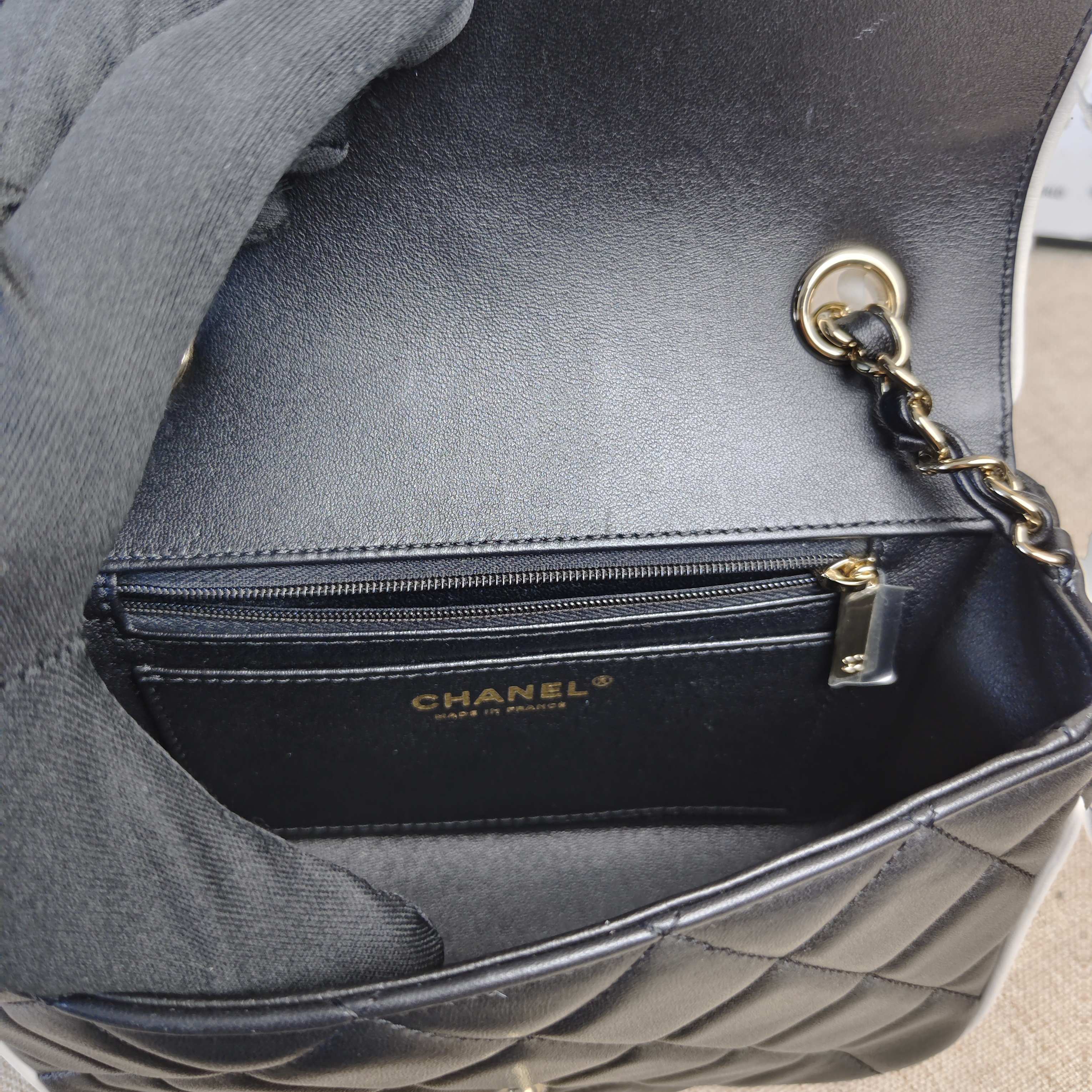 Pre-owned CHANEL Black White Trim Classic Flap