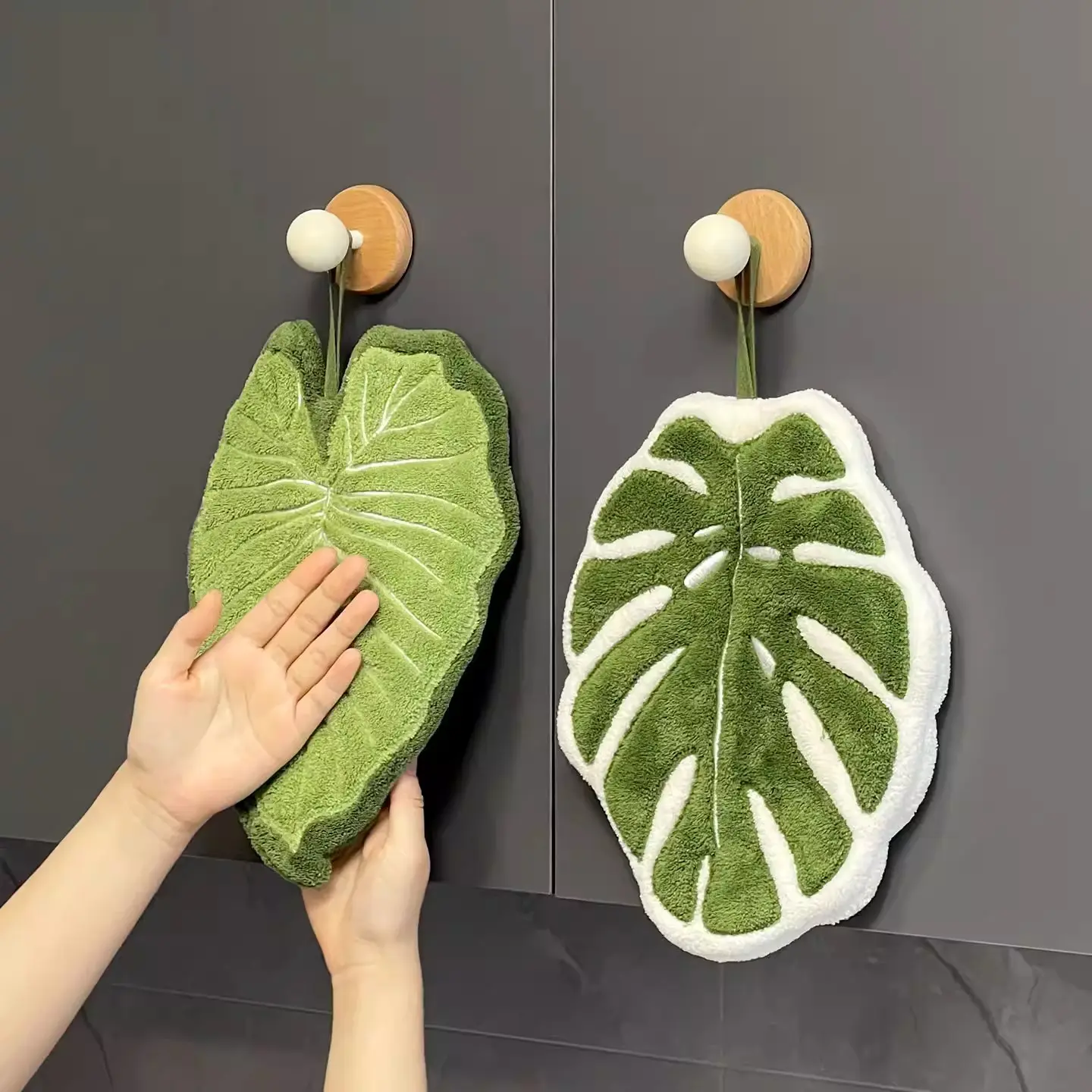 Cute Leaf Shaped Hanging Hand Towels Made Of Coral Fleece, Ultra Absorbent Quick Dry Soft Fabric With Built-In Hanging Loops, Decorative Household Towel For Kitchen Sink, Bathroom, Dorm And Apartment Interior Decor