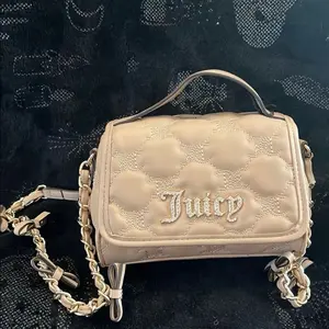 Juicy Couture Quilted Beige Crossbody Bag with Chain Strap and Embroidered Logo