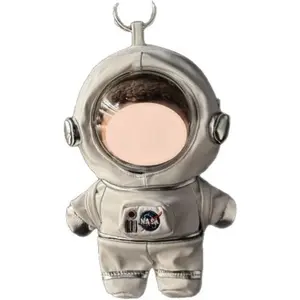 Fit Labubu Classic Astronauta traje espacial totalmente cubierto con cadena