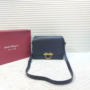 Pre-owned Calfskin Crossbody Bags FErragamo Classic Flap Joanne Calfskin