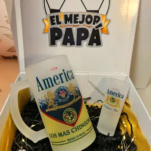 Soccer Fan Father's Day Gift Box, Including 2-Piece Glass Set