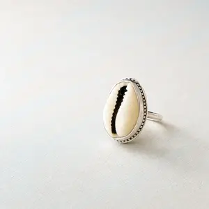 Queen Cowrie Shell Ring - Size 7