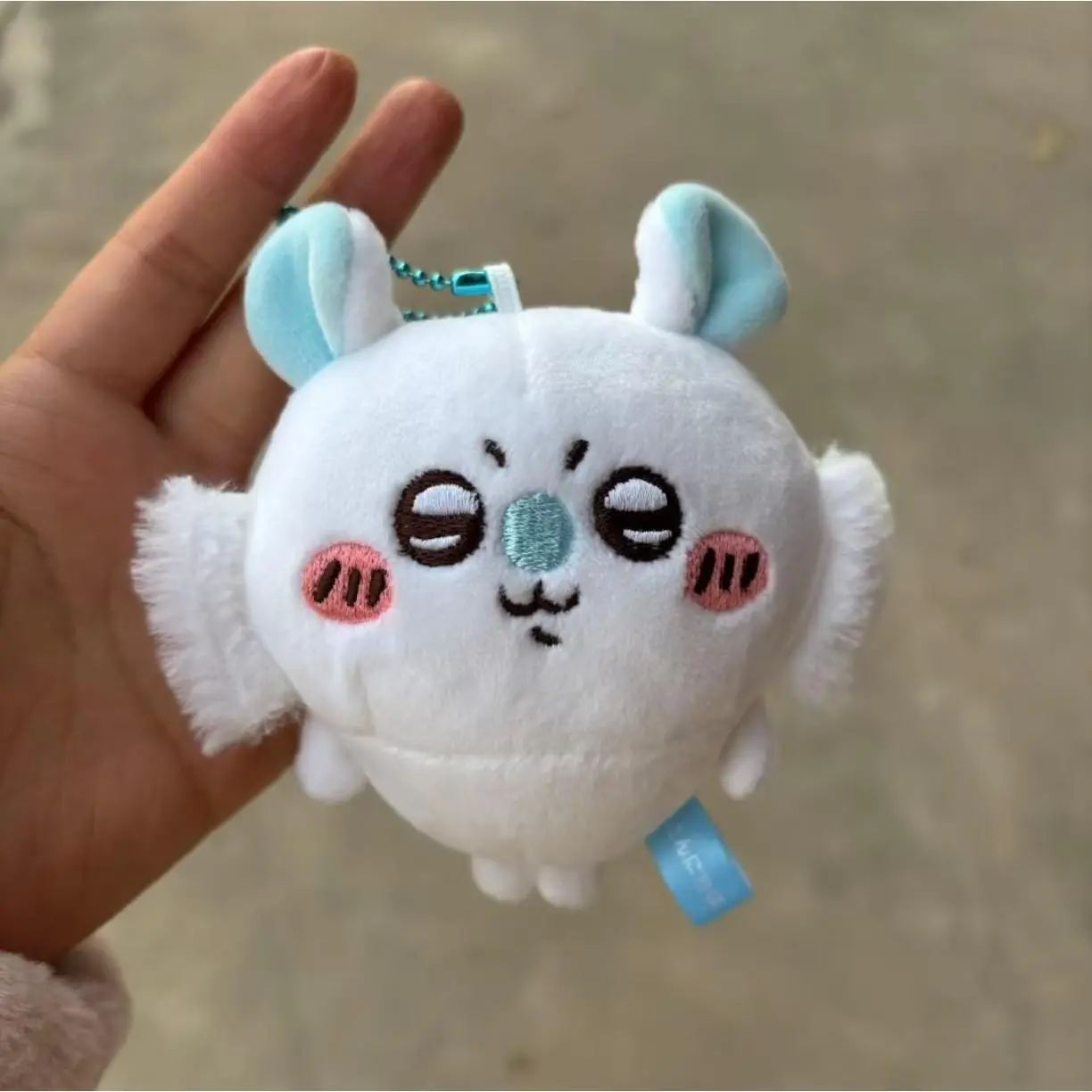 Chiikawa Momonga Durable Standing Plush Keychain - Anime Cartoon Character Pendant Doll, Soft Fabric, 10–12 Cm, Usagi Hachiware Flying Squirrel Designs, Lightweight, Hanging on Backpack, Great for Fans of Cute Plush Toys