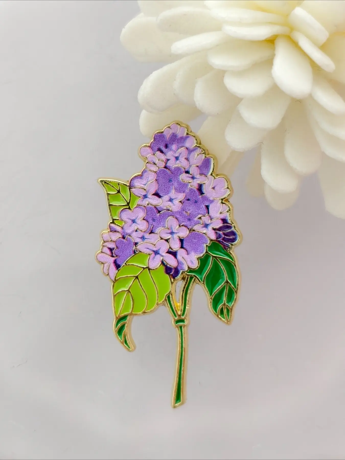 Purple Lilac Flower Enamel Pin Elegant Plant Floral Brooch Nature Inspired Lapel Badge Floral Pins for Backpacks Jackets
