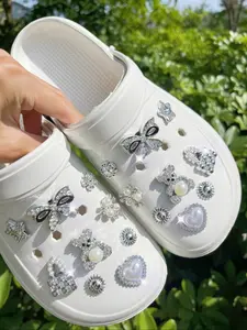 New 18-Piece DIY Decor Set, Silver Color Bear Sequins, Rhinestone Bow, Heart Pearl, Faux Pearls, Rhinestone Shoe Decoration, Rhinestone Shoes Charms, Bag Shoes Accessories