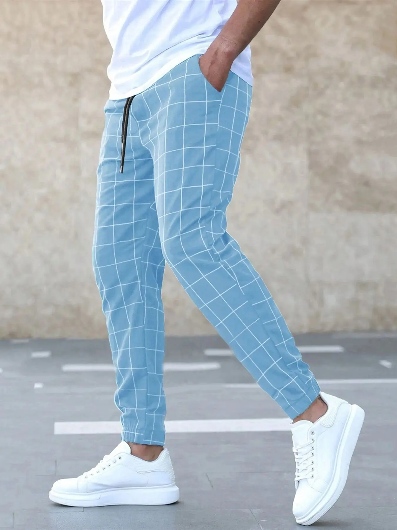 A pair of men's casual sports trousers, Casual Slim Fit, Casual Fitted Style, plaid texture design, lightweight fabric, suitable for daily wear, Casual Pants, Casual Sporty Pants