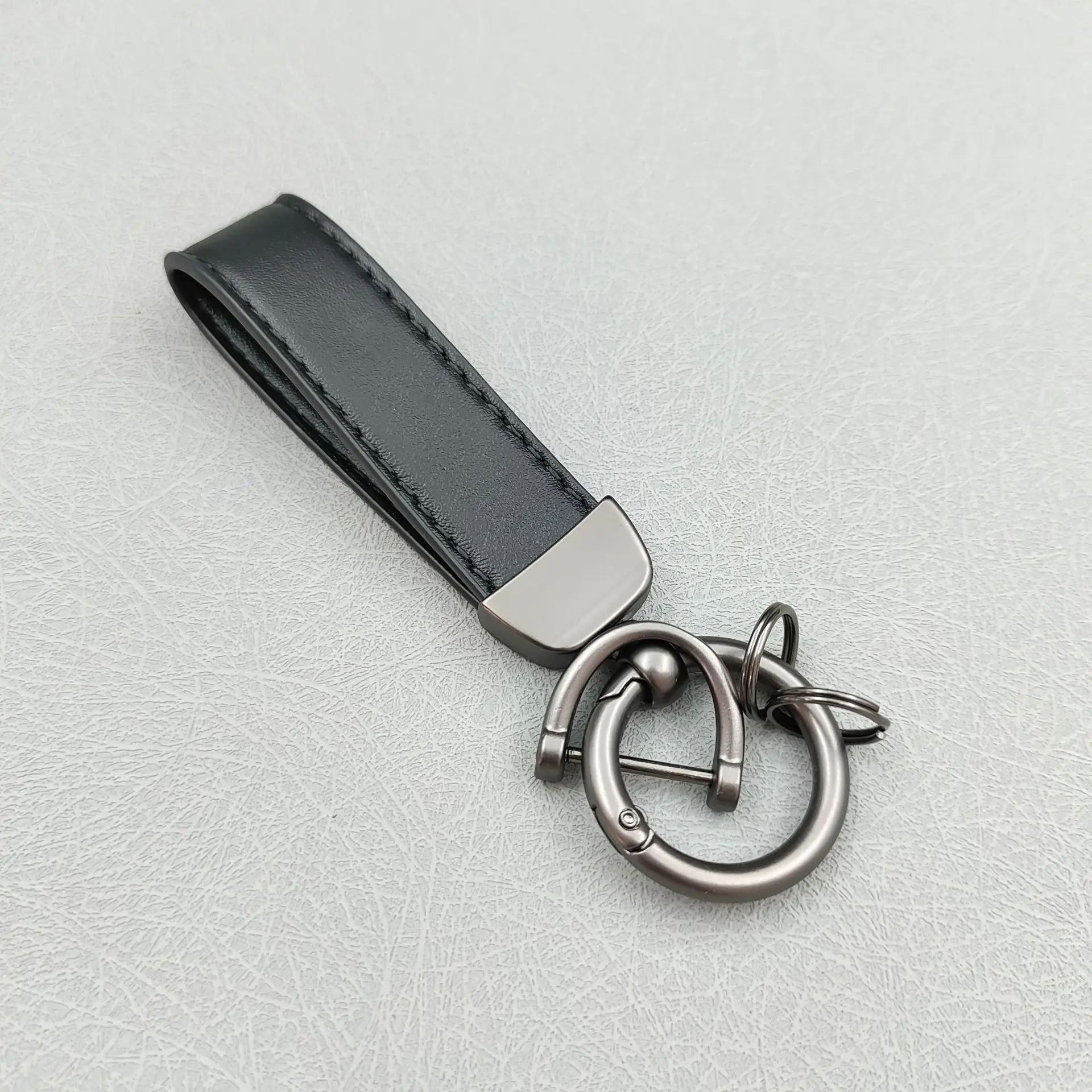 1pc Car Keychains Suede Metal Buckle, Universal Key Chain, Luxury Key Ring, Stylish Accessory for Keys, Durable Design, Aesthetic Keychain