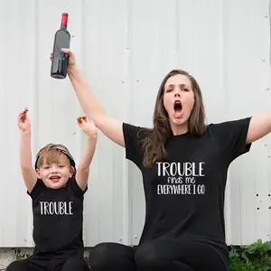 1Pcs Mommy and Me Trouble Matching Shirts Trouble Finds Me Evrywhere I Go Mom and Kid Match Tops Tees Summer Casual Family Look jiangkao