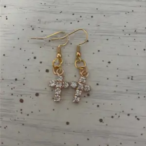 Shiny cross earrings