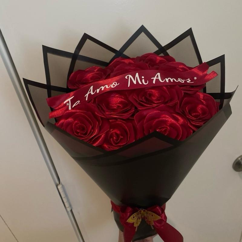 "Te Amo Mi Amor" Dozen Red Roses with Personalized  Ribbon Gift for Special Occasions Decorative Bouquet