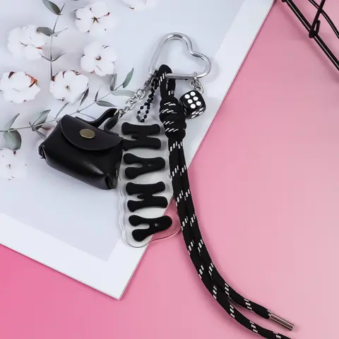 Trendy Cute Letter Mama Keychain, Y2K Style Fashion Key Ring, Keyrings for Keys, Perfect Mother's Day Gift, Suitable for All Seasons, Hangs Keys and Bags, Stylish Keychain, Cute Keychain Accessory