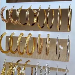 Aretes Gold plated(elejir durante la transmicion)