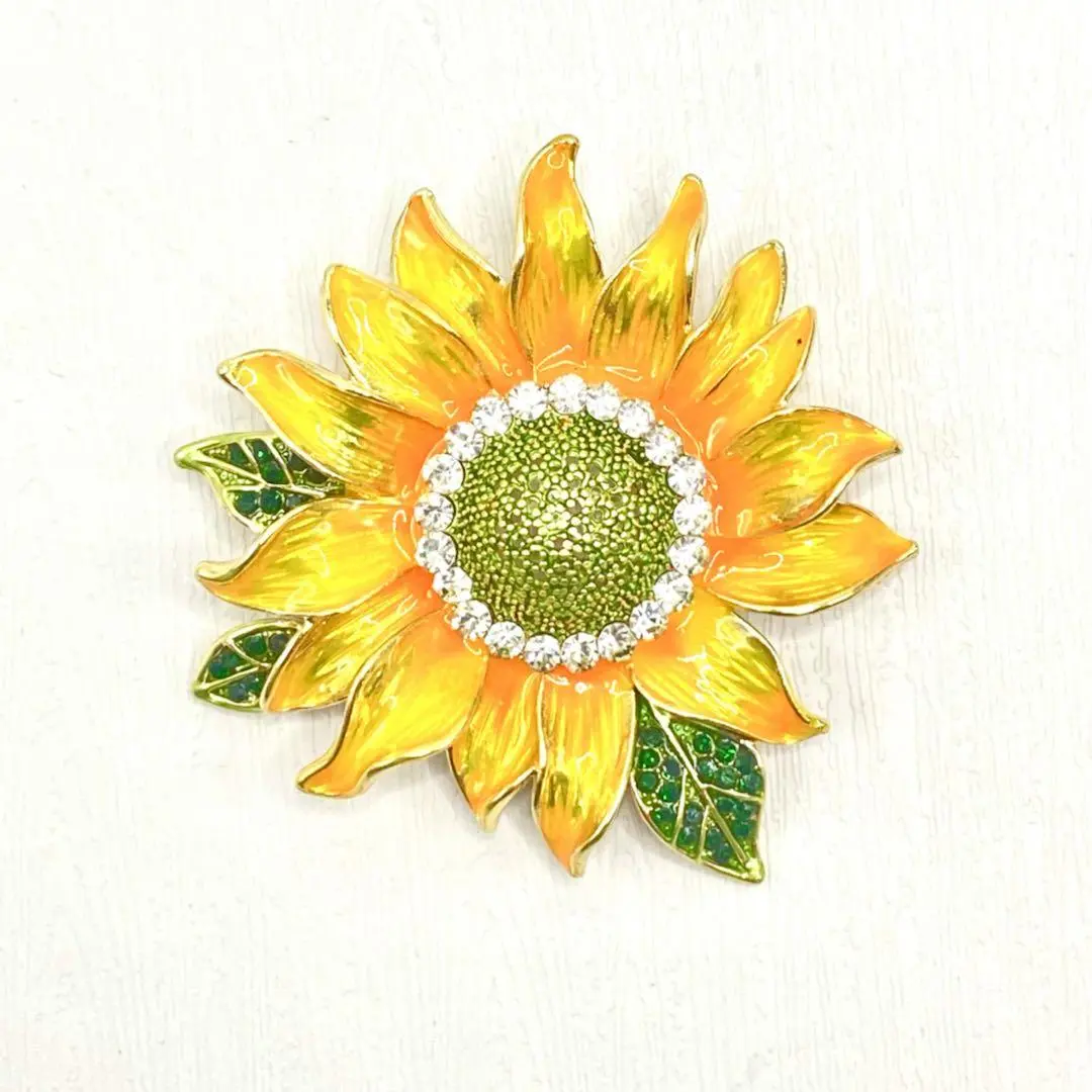 Retro sunflower brooch