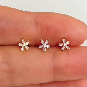 Mini Stone Flower Tragus Earring • Dainty Cartilage Earring • Elegant Conch Stud • Rose Gold Flower Barbell • Ice Flower Threadless Flatback