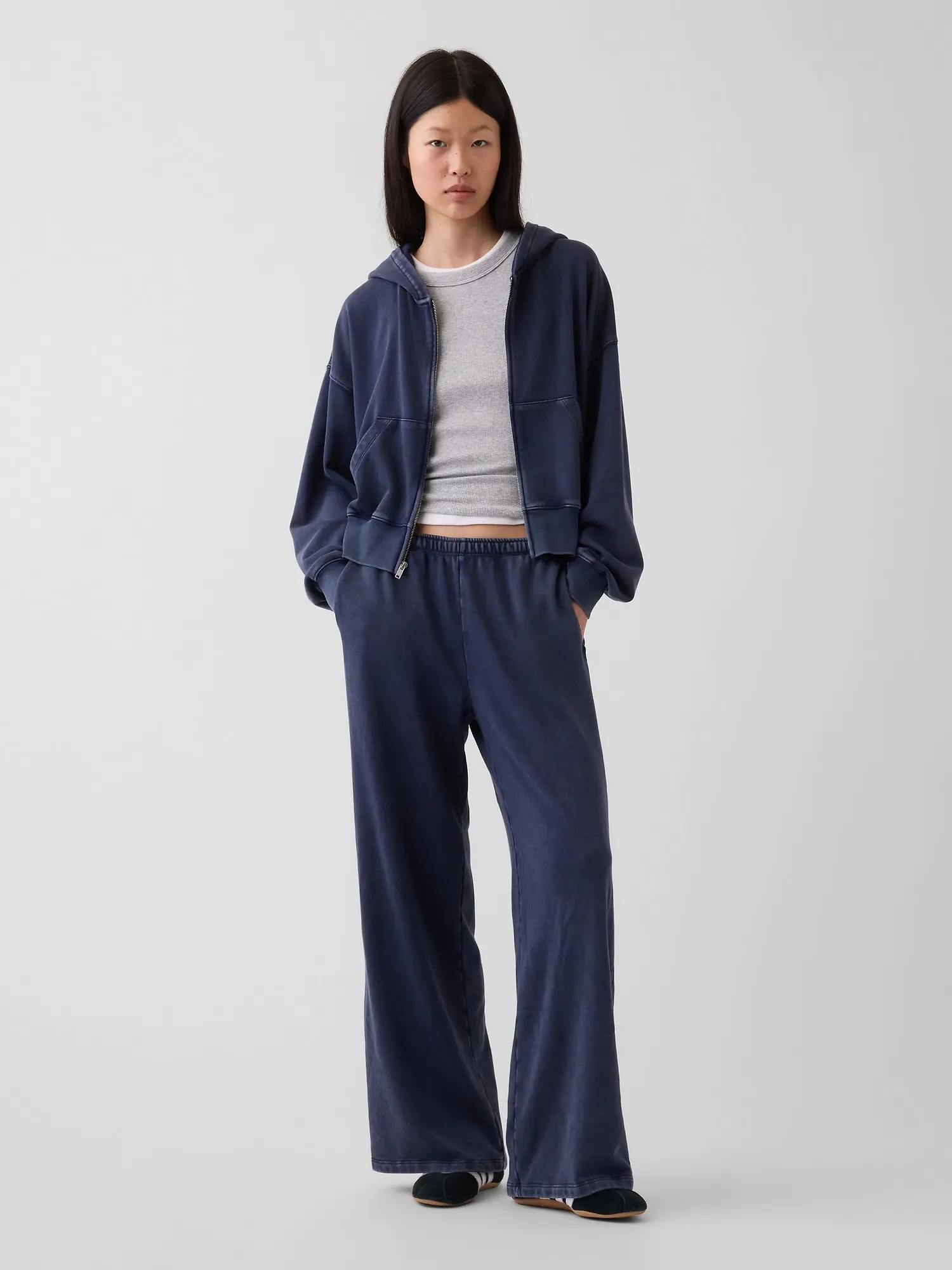 Gap Women's Mid Rise VintageSoft Terry Loose Sweatpants Gap Women's Mid Rise VintageSoft Terry Loose Sweatpants