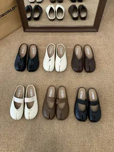 Women's fashionable modern tabi flat mules, closed-toe half slippers, slip-on flats, Mary Jane flats, lightweight and comfortable, suitable for daily wear
