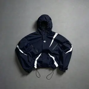 Men’s American retro color-block hooded lightweight windproof jacket, school uniform–style softshell outerwear; fashionable, windproof, waterproof functional men’s top with long sleeves, suitable for outdoor hiking and sports.